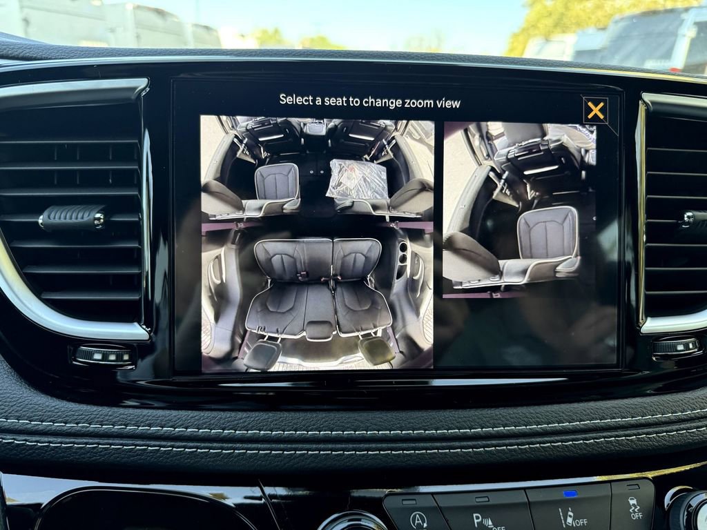 New 2026 Chrysler Pacifica Limited w/ Uconnect Theater Family Group image 26