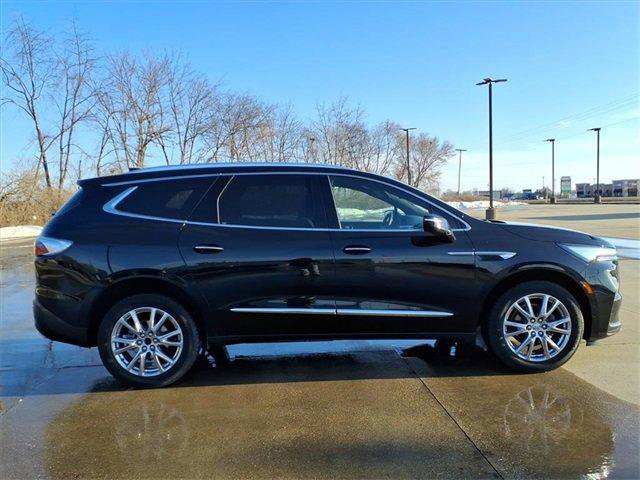 Used 2023 Buick Enclave Essence image 5