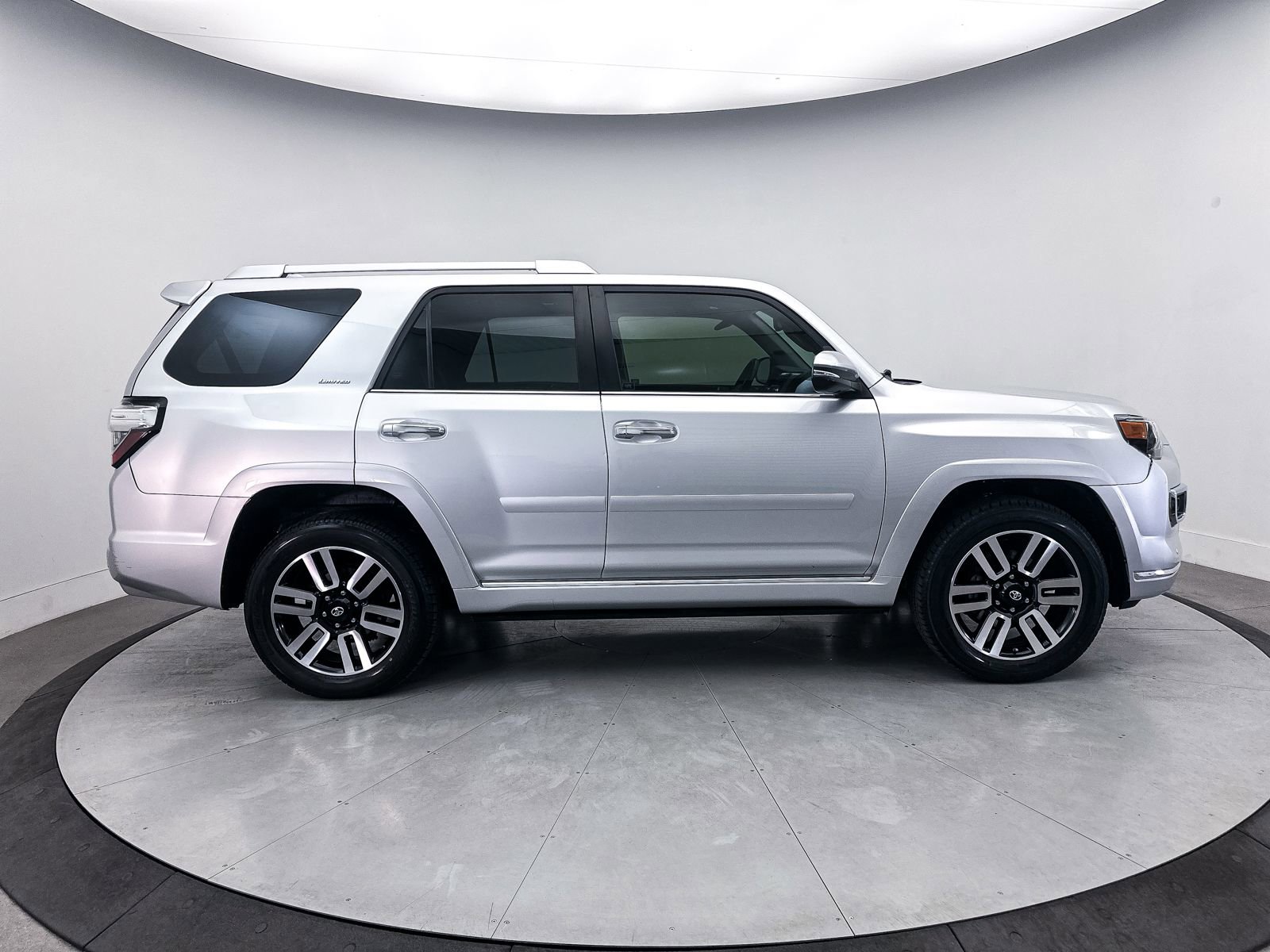 Used 2018 Toyota 4Runner Limited AWD/4WD image 40