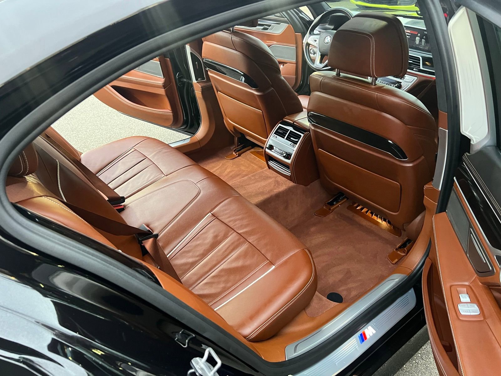 Used 2018 BMW 750i image 30