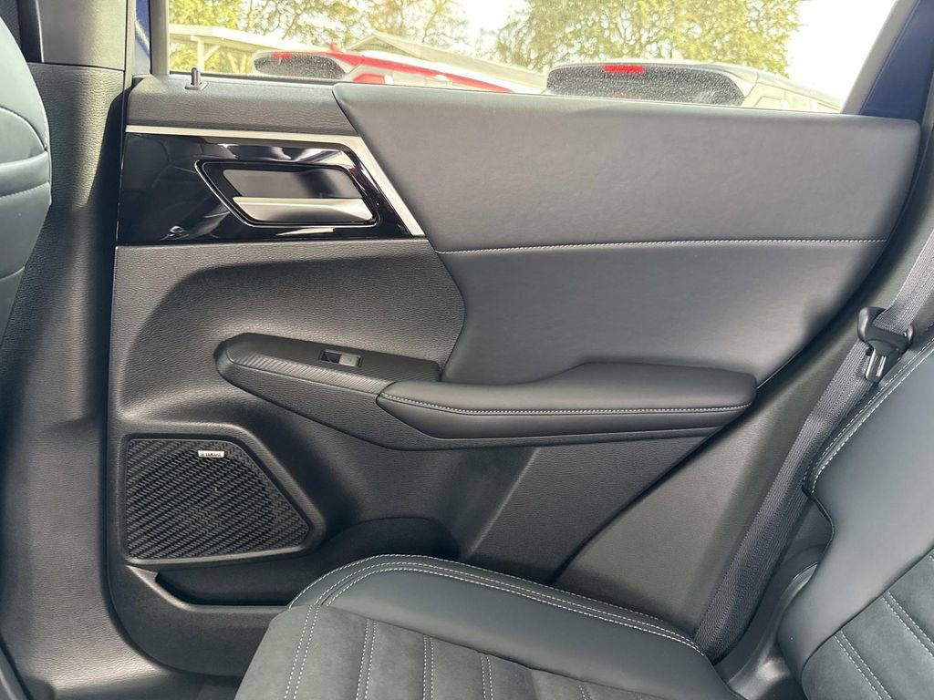 New 2026 Mitsubishi Outlander SE image 15