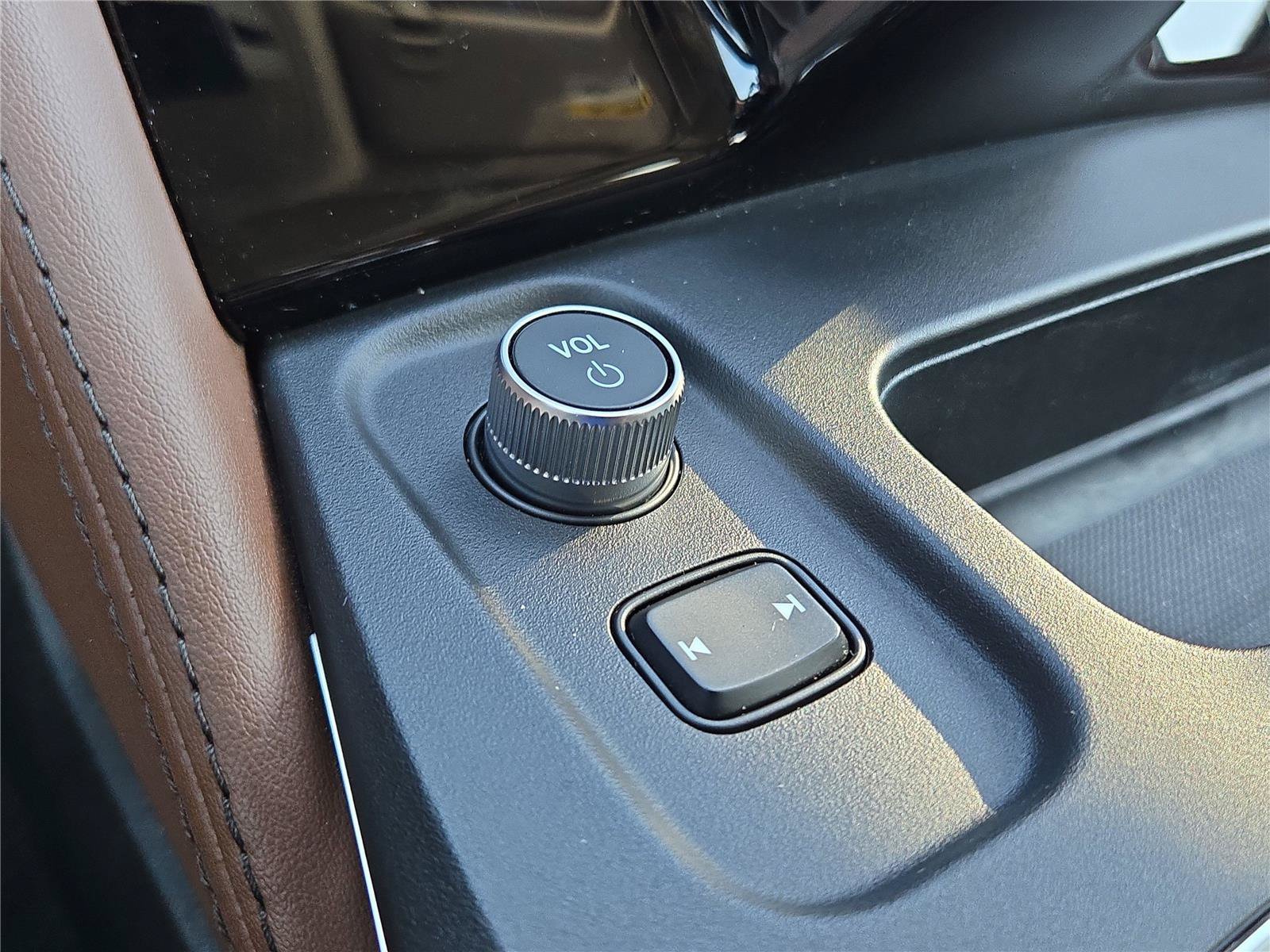 Certified 2025 Acura MDX SH-AWD w/ Advance Package image 11
