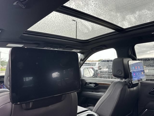 Certified 2026 Chevrolet Suburban High Country AWD/4WD image 30
