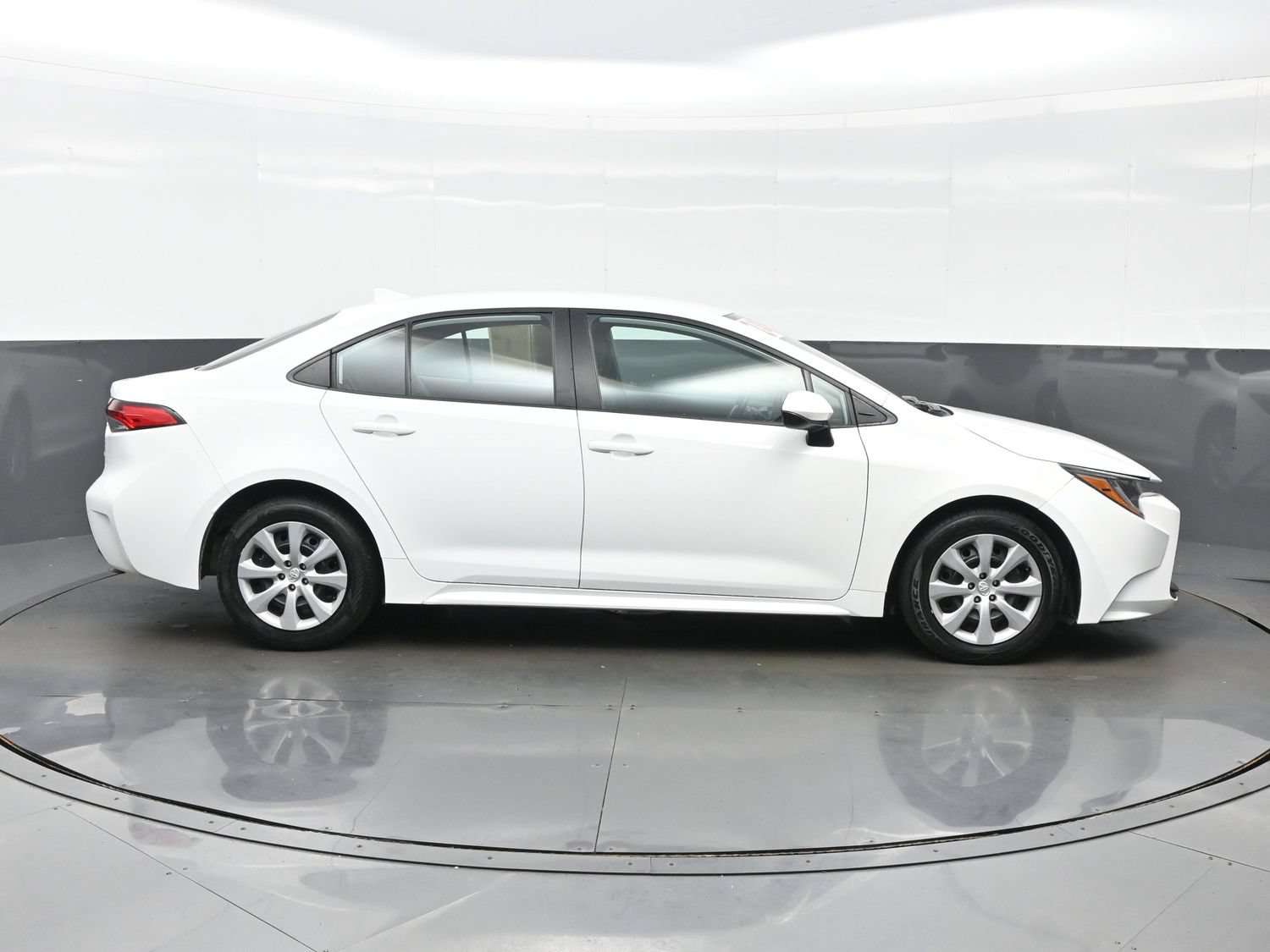 Used 2024 Toyota Corolla LE FWD image 7