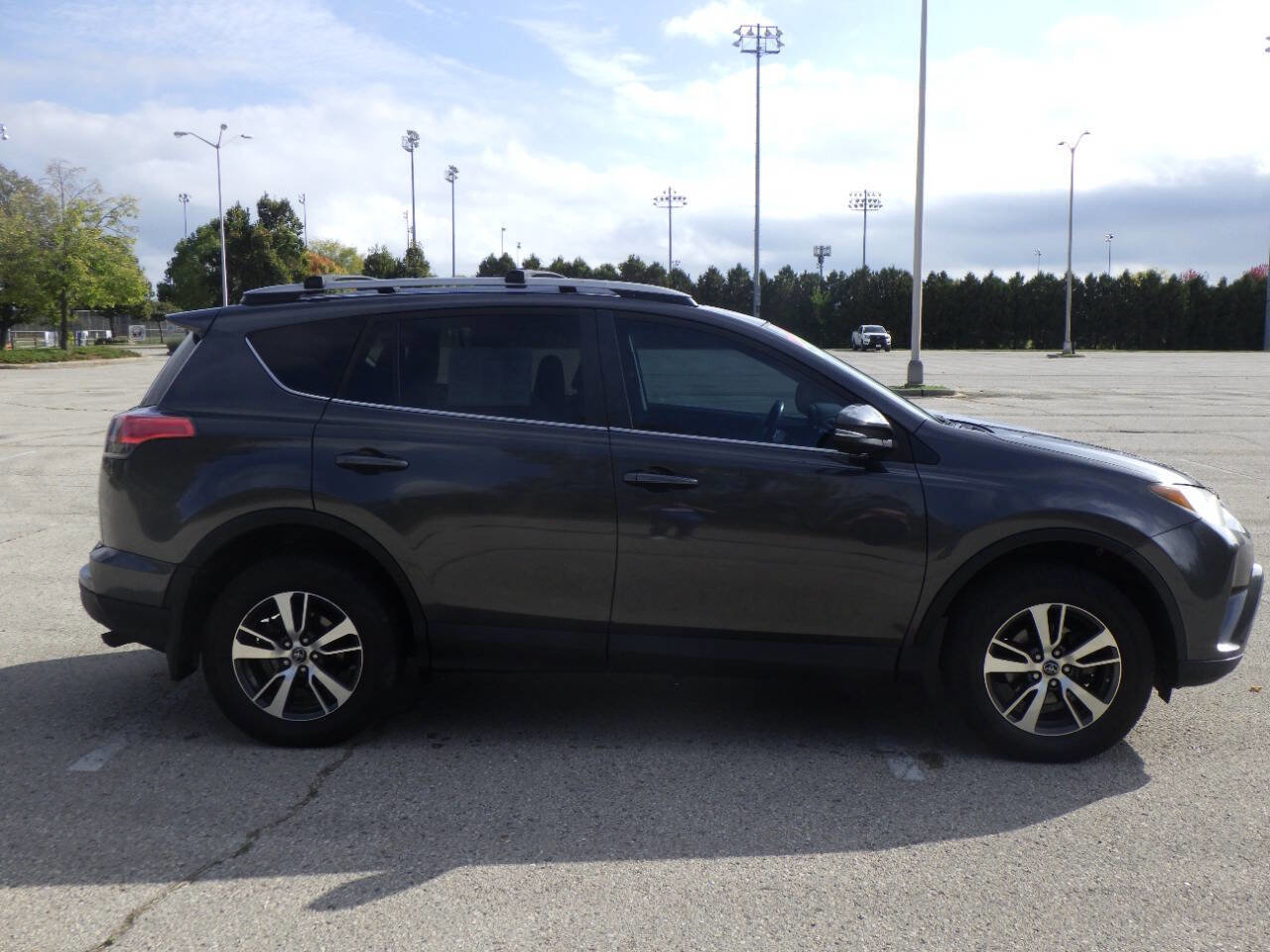 Used 2017 Toyota RAV4 XLE w/ Premium Special Value Package FWD image 7