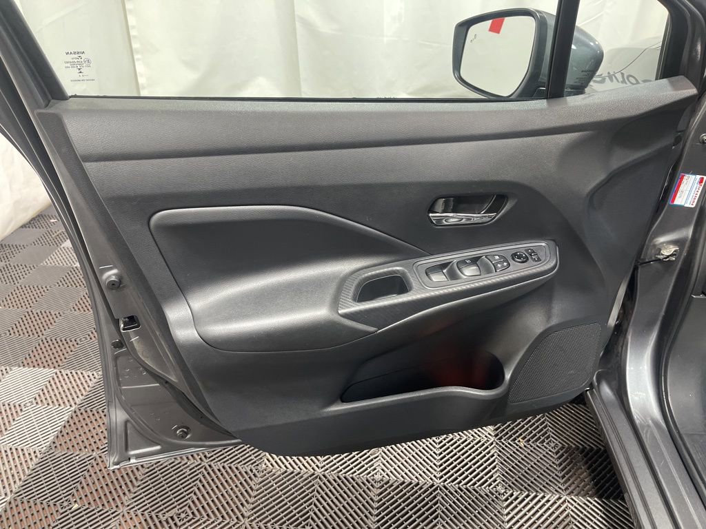 Used 2024 Nissan Versa SV FWD image 17
