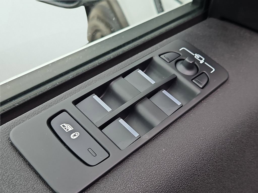 Used 2024 Land Rover Discovery Sport Dynamic SE image 30