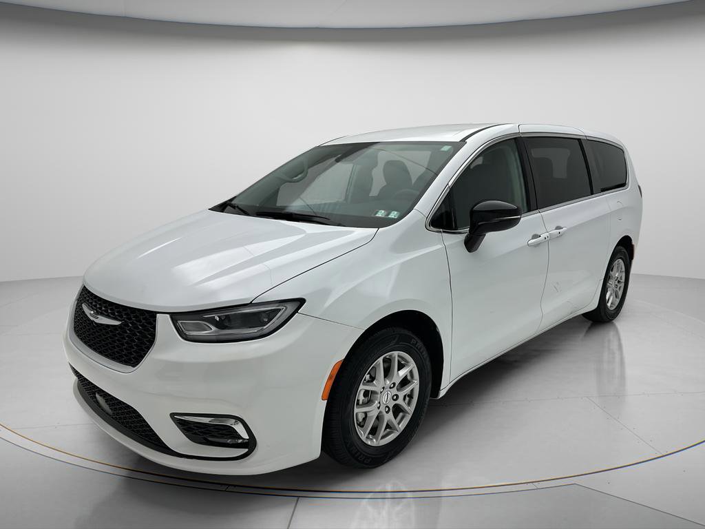 Used 2024 Chrysler Pacifica Touring-L FWD image 6