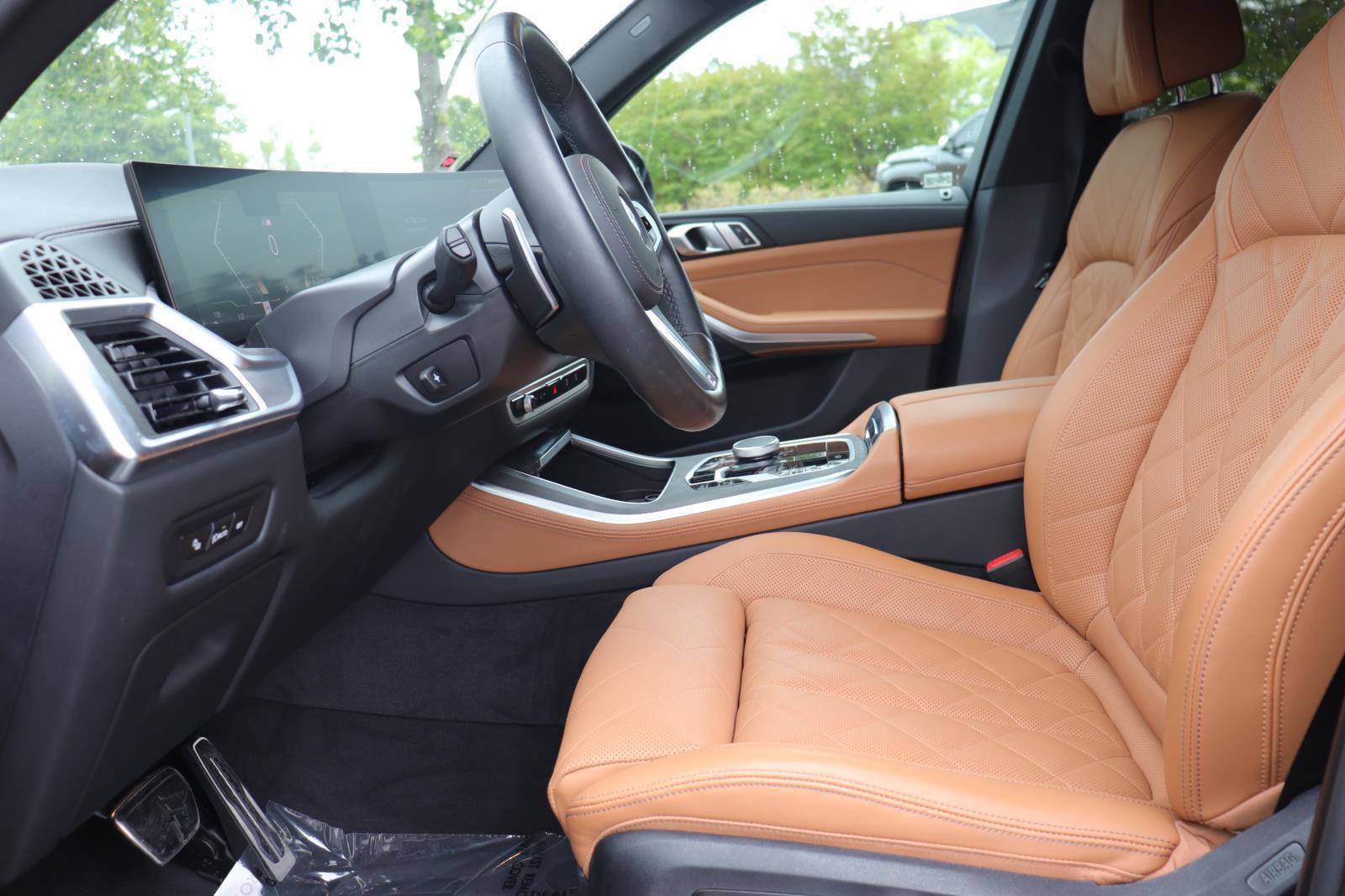 Used 2025 BMW X5 xDrive40i w/ M Sport Package AWD/4WD image 11