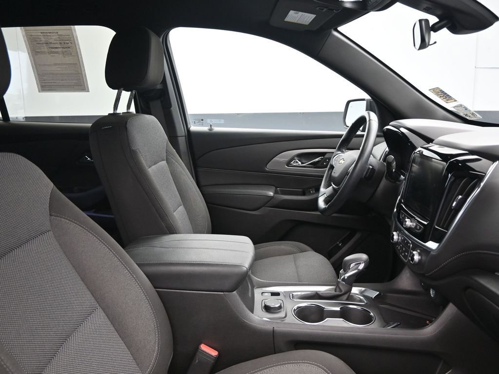 Used 2023 Chevrolet Traverse LT image 10