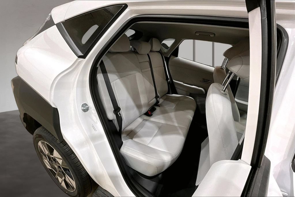 Used 2025 Hyundai Kona SEL AWD/4WD image 23