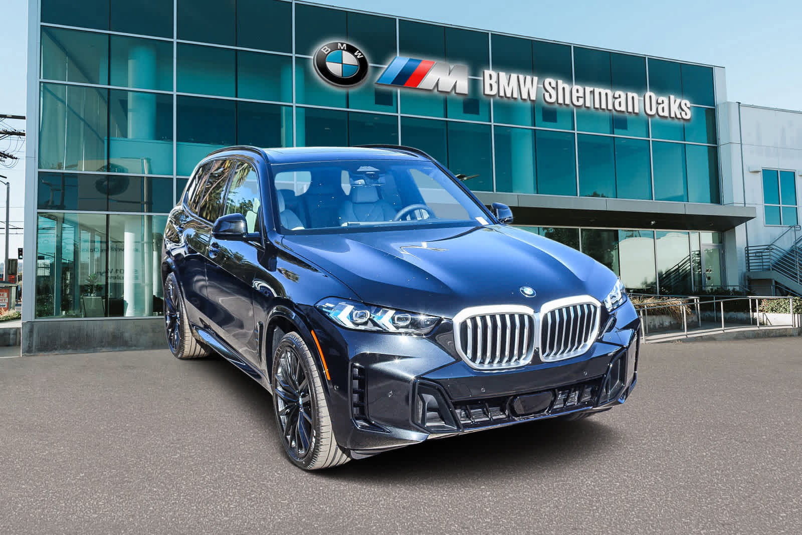 Used 2026 BMW X5 xDrive40i w/ M Sport Package AWD/4WD image 3