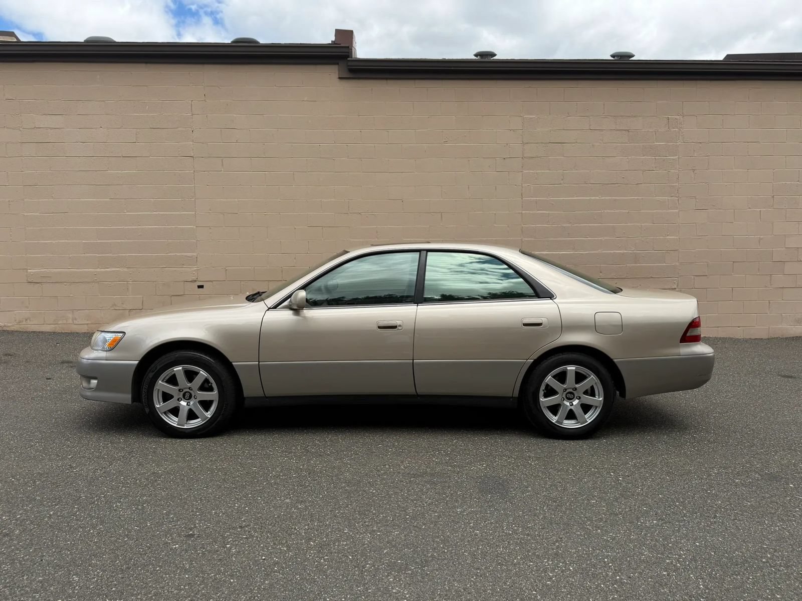 Used 2000 Lexus ES 330 FWD image 4