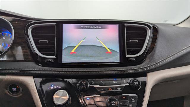 Used 2023 Chrysler Pacifica Limited image 32