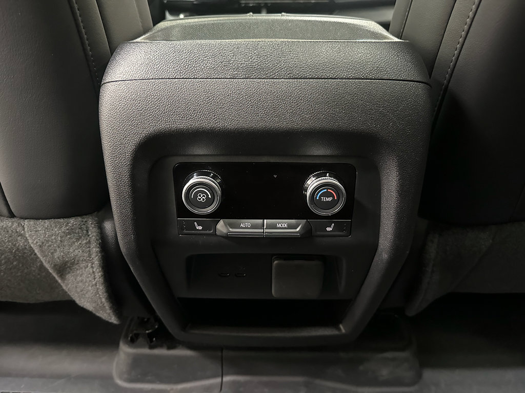 Certified 2025 Buick Enclave Avenir image 36