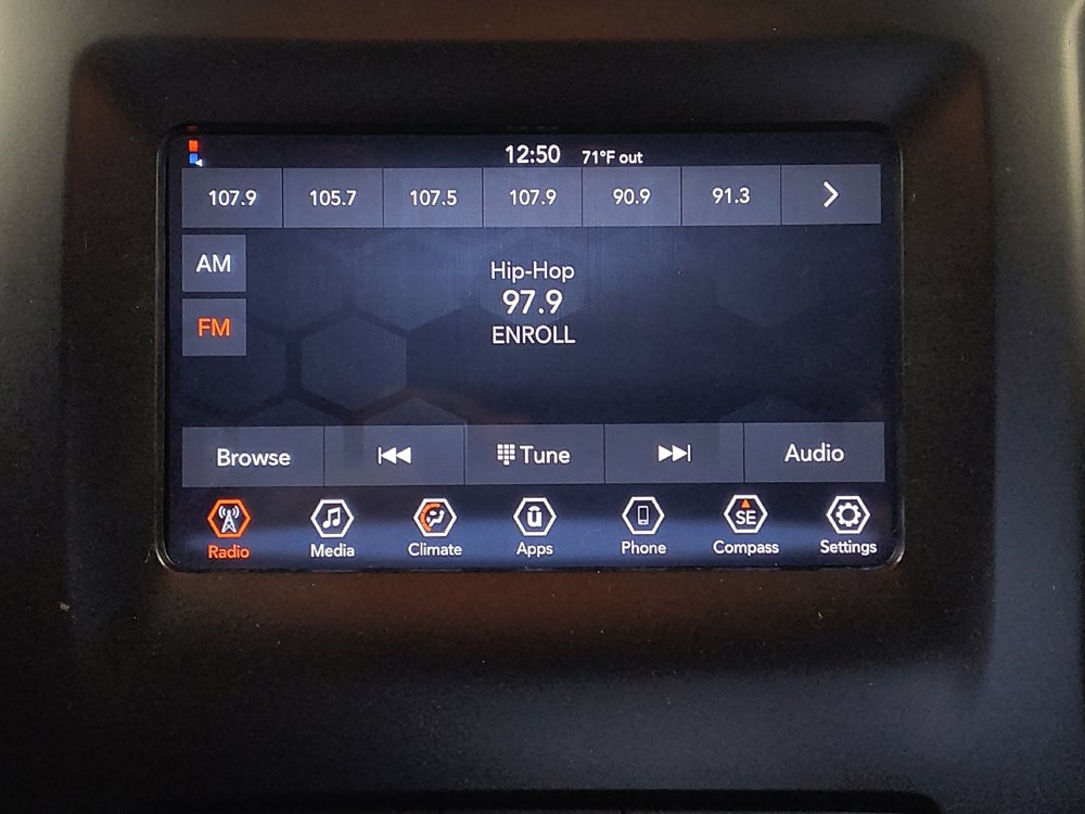 Used 2020 Jeep Cherokee Latitude FWD image 25
