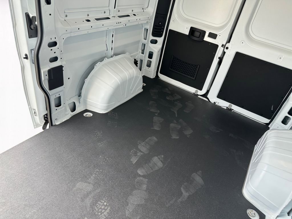 New 2025 RAM ProMaster 2500 w/ Quick Order Package 22G SLT image 13