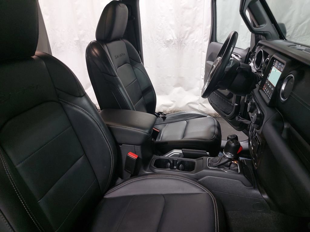 Used 2022 Jeep Wrangler Unlimited Sahara w/ Cold Weather Group image 10