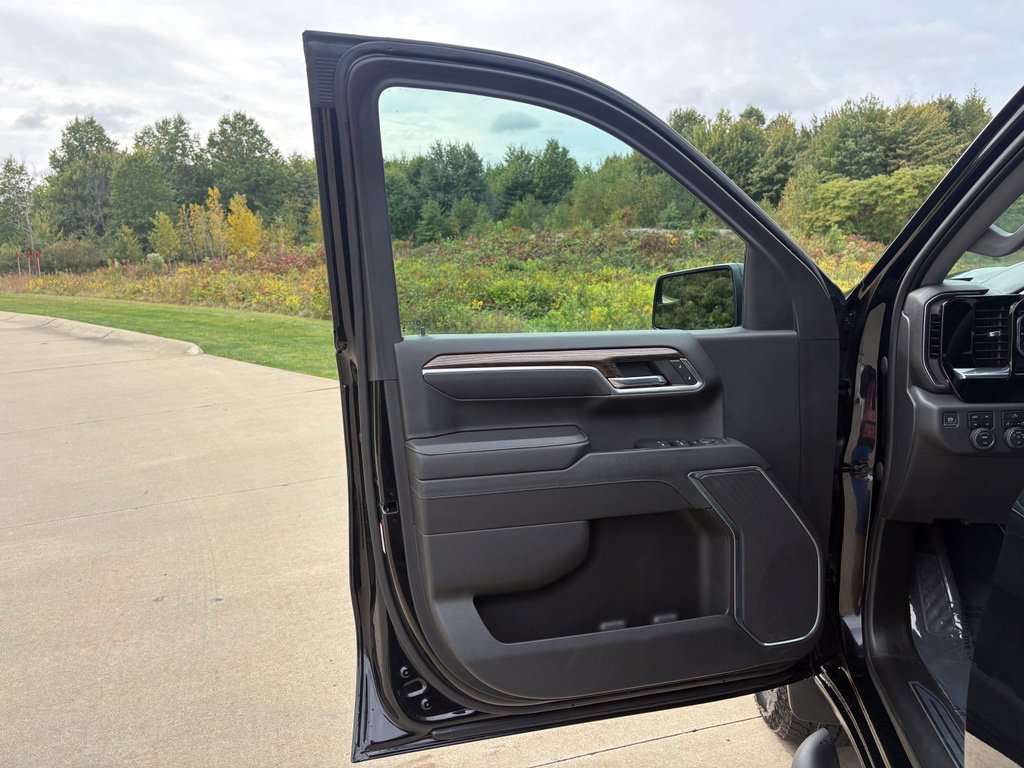 Used 2023 Chevrolet Silverado 1500 LT Trail Boss w/ Protection Package AWD/4WD image 13