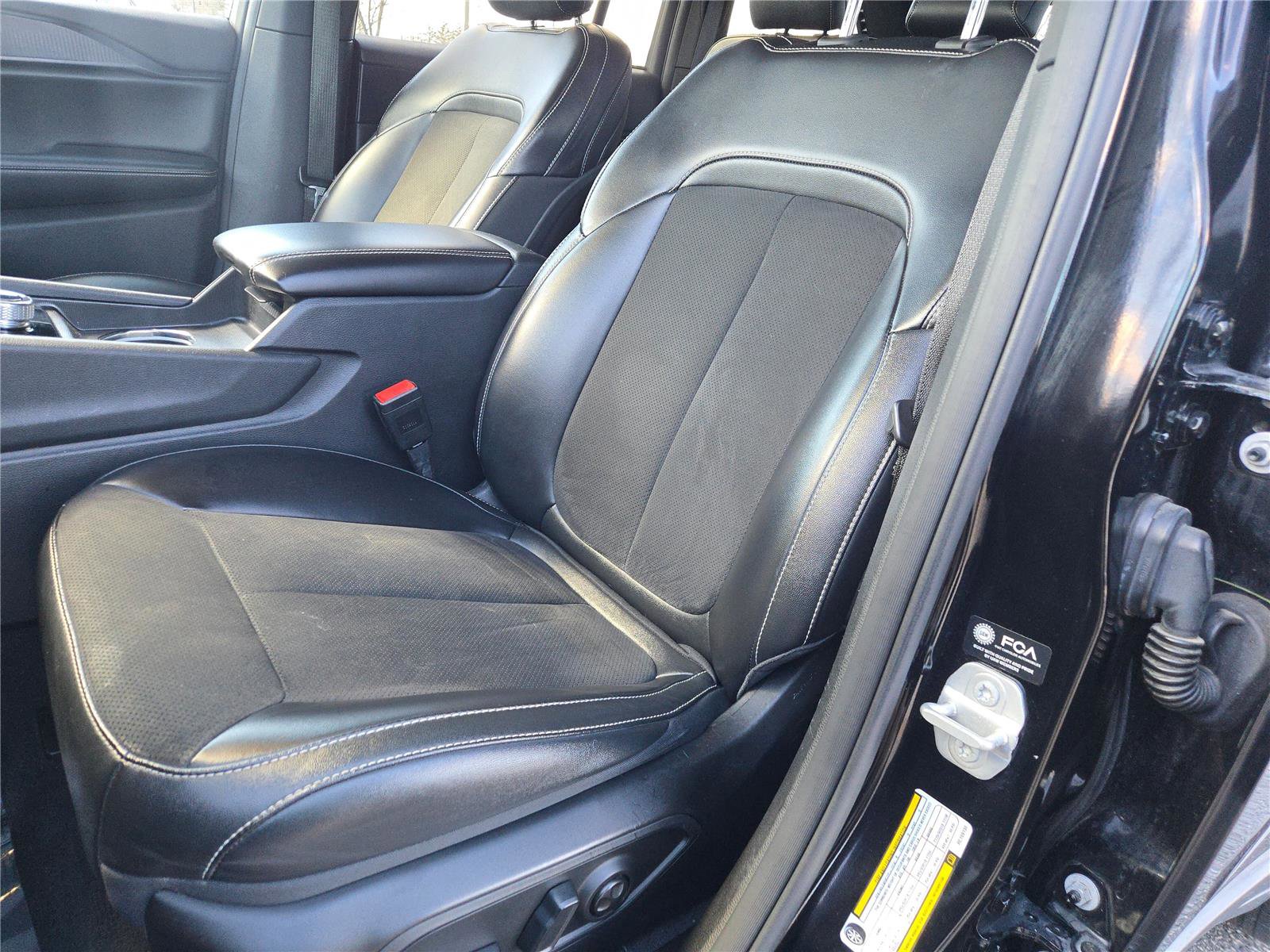 Certified 2024 Jeep Grand Cherokee Altitude image 30
