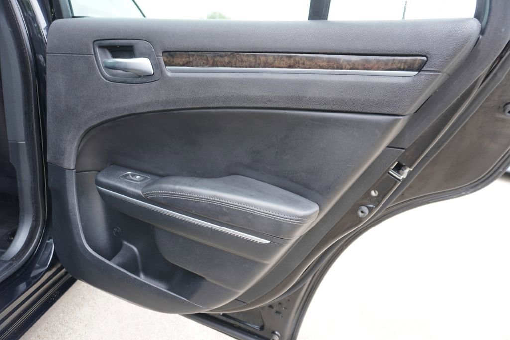Used 2016 Chrysler 300 C RWD image 21