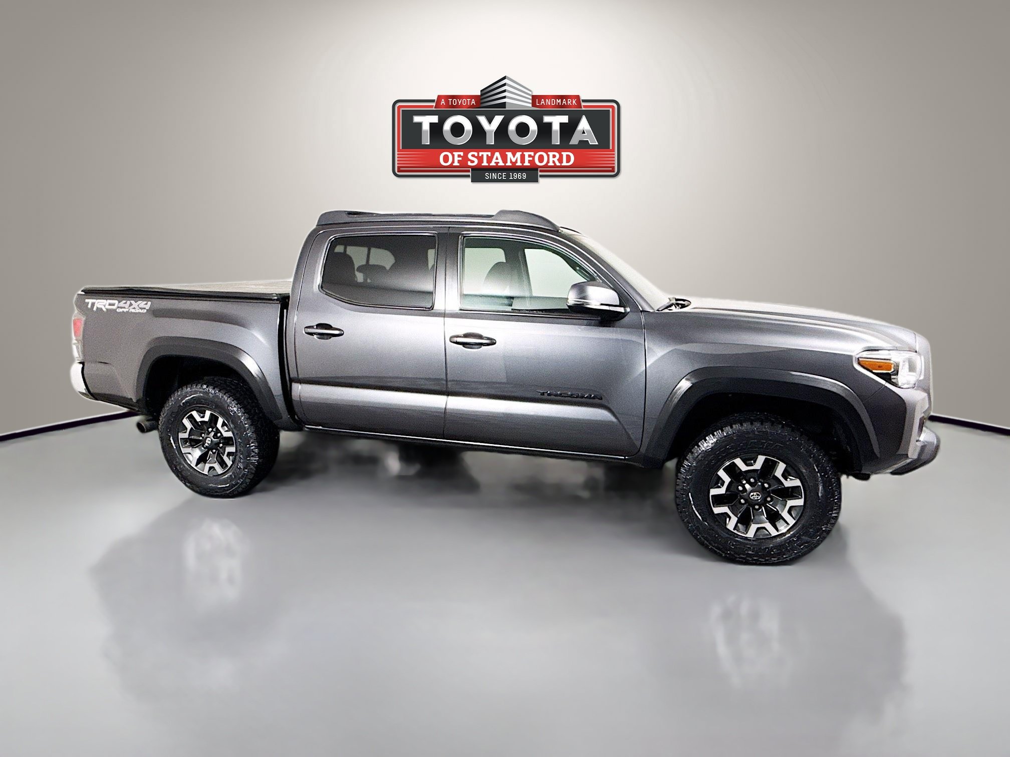 Certified 2022 Toyota Tacoma TRD Off-Road w/ Black Out Package (TMS) AWD/4WD image 8