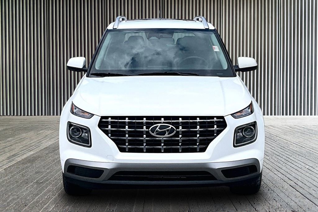 Used 2025 Hyundai Venue SEL FWD image 4