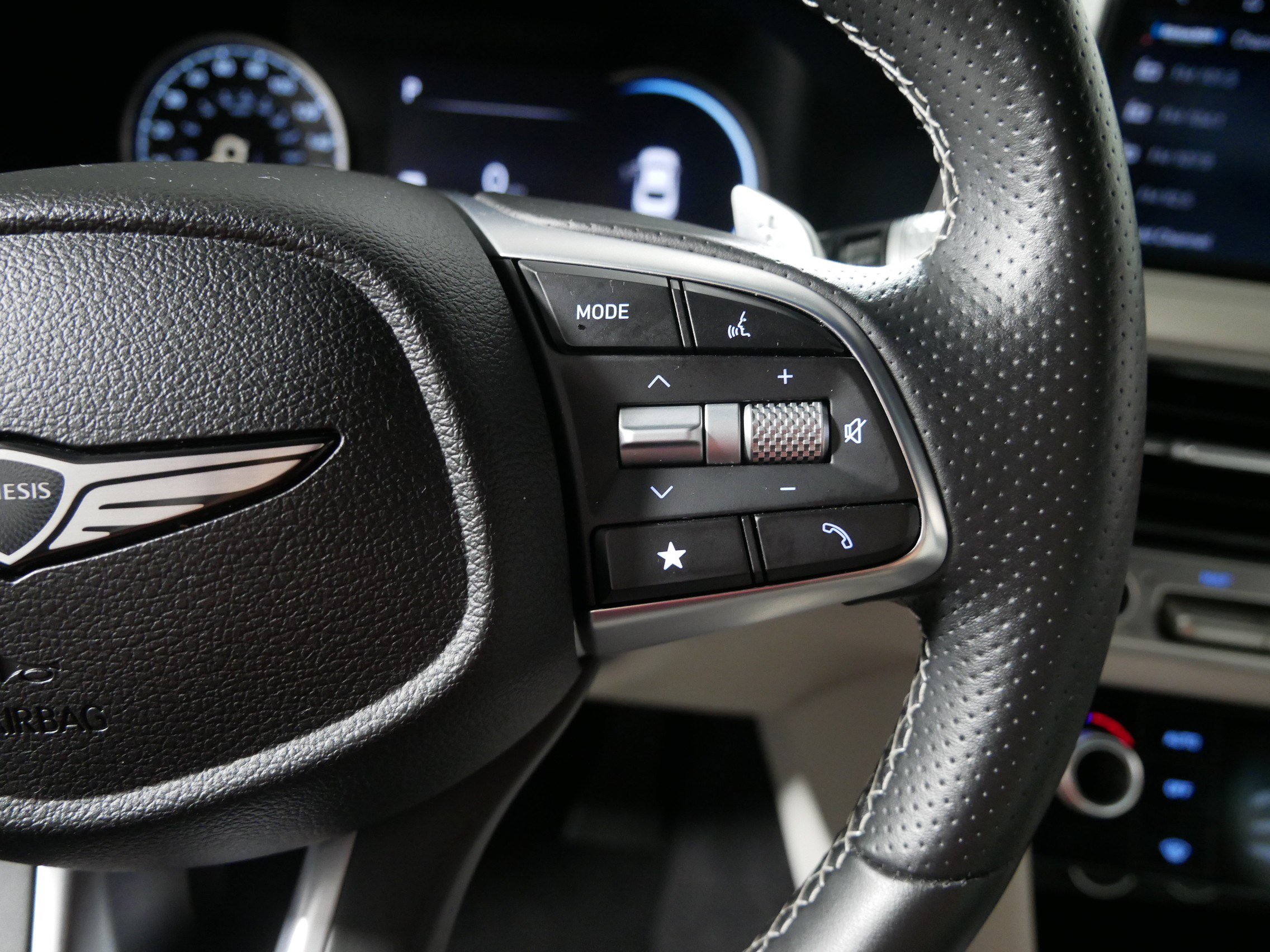 Used 2024 Genesis G70 2.5T AWD/4WD image 28