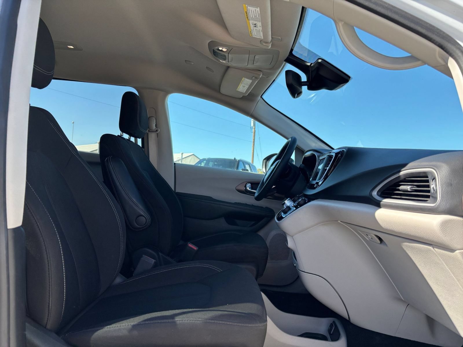Used 2024 Chrysler Voyager LX FWD image 38
