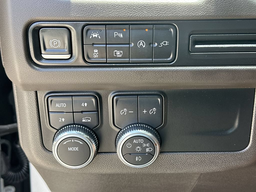 Certified 2022 GMC Yukon SLT w/ SLT Premium Package AWD/4WD image 18