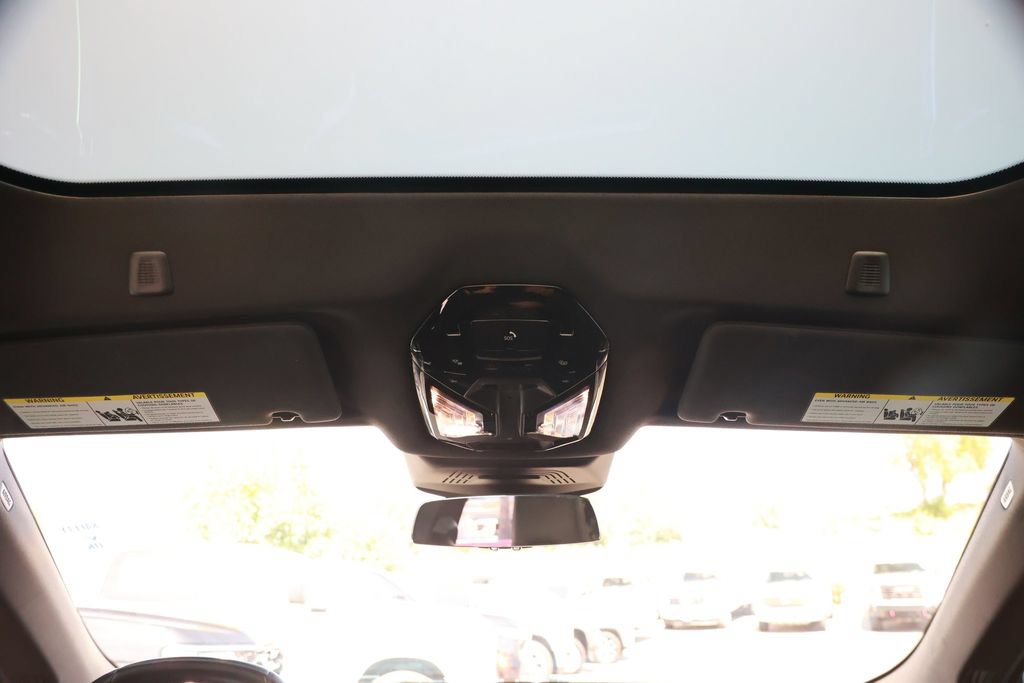 Used 2025 BMW iX xDrive50 AWD/4WD image 32