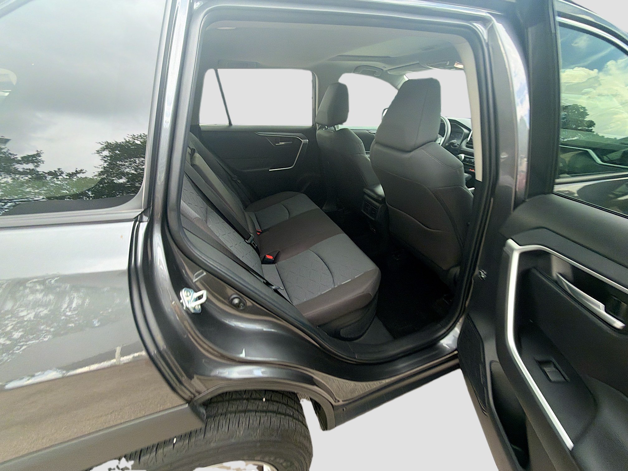 Used 2025 Toyota RAV4 XLE w/ Convenience Package AWD/4WD image 28