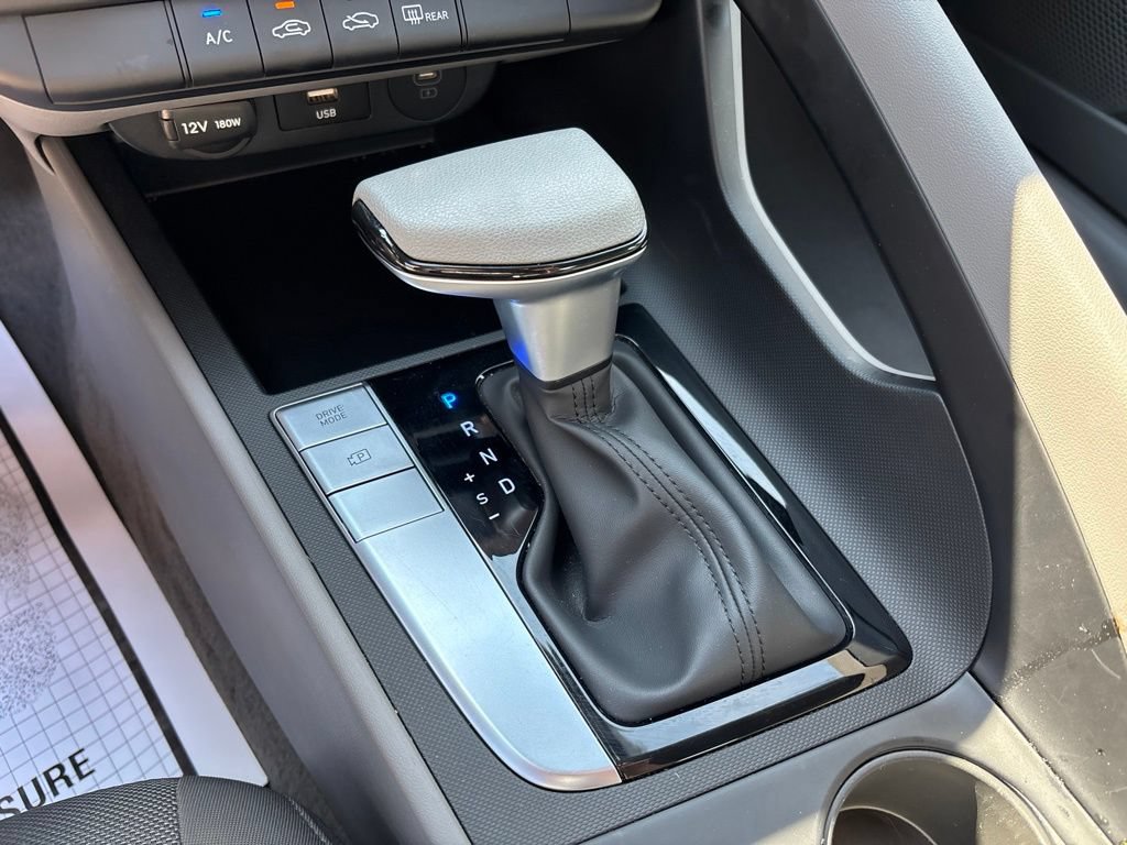 Certified 2025 Hyundai Elantra SE FWD image 30