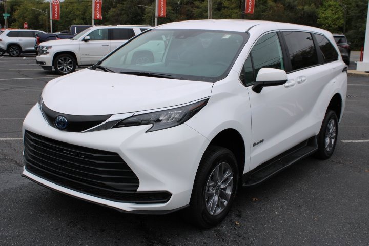 Used 2025 Toyota Sienna LE