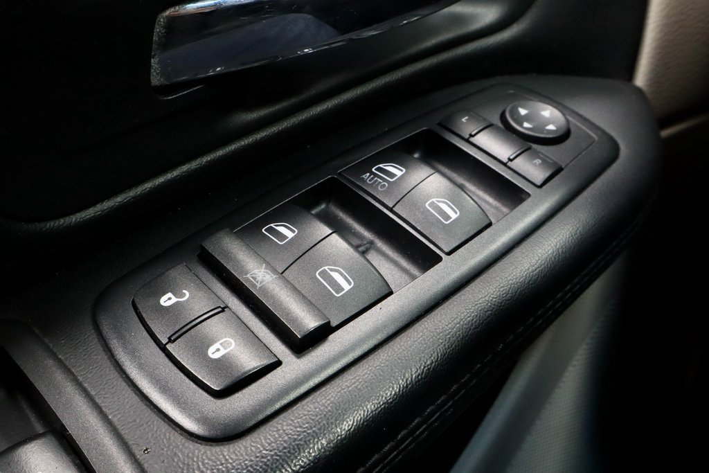 Used 2012 Dodge Grand Caravan SE image 25