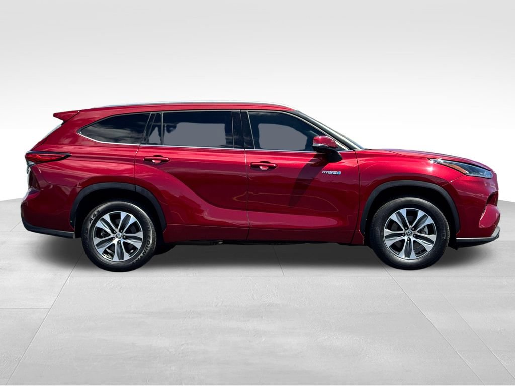 Used 2021 Toyota Highlander XLE FWD image 8