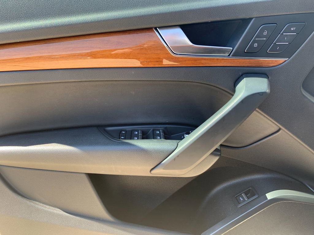 Used 2021 Audi Q5 2.0T Premium w/ Convenience Package image 12