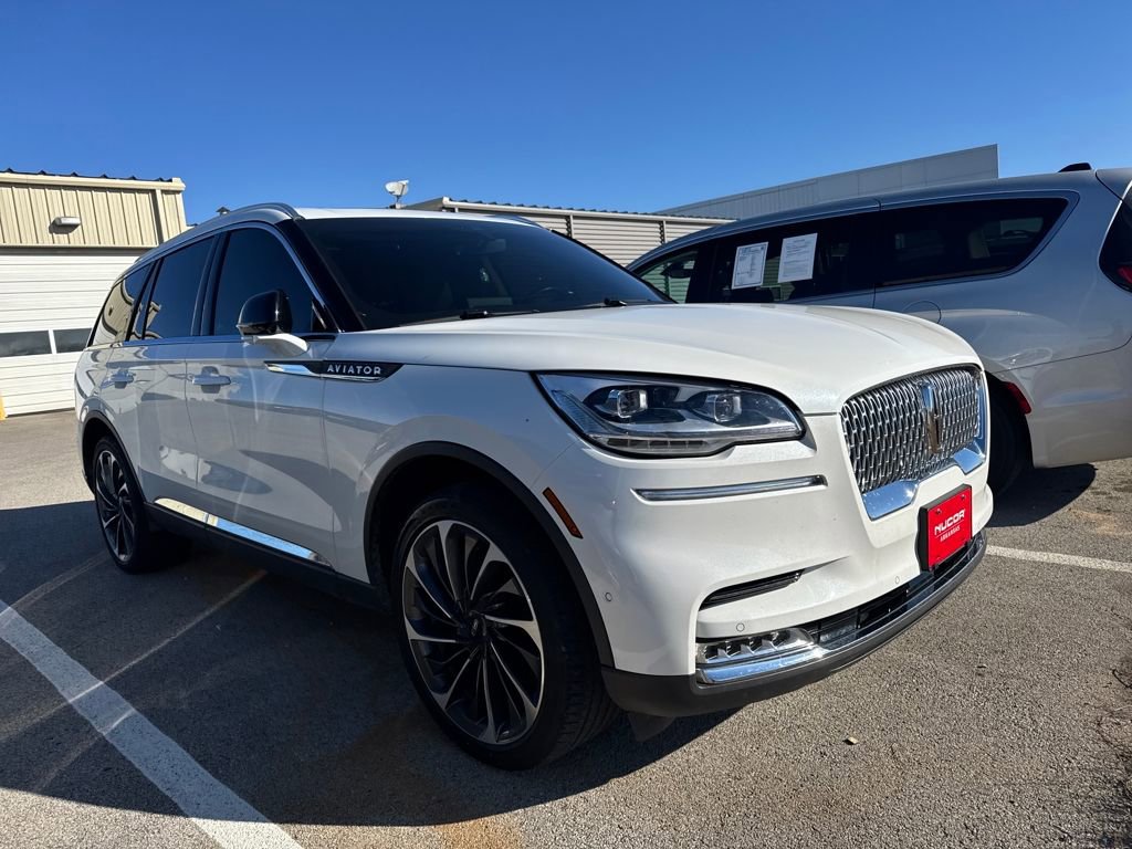 Used 2024 Lincoln Aviator Reserve w/ Equipment Group 201A image 2