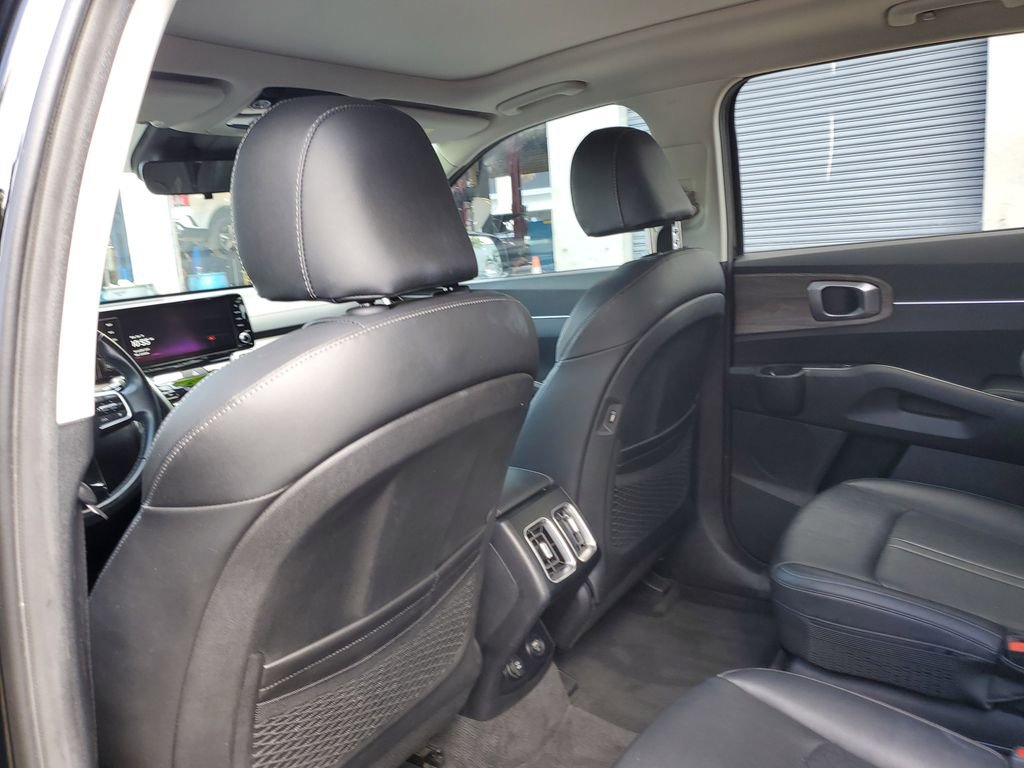 Certified 2022 Kia Sorento EX w/ Panoramic Sunroof Package image 14
