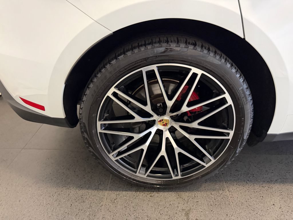 Certified 2024 Porsche Macan S AWD/4WD image 12