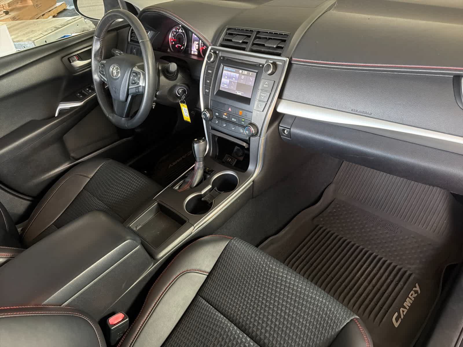 Used 2015 Toyota Camry SE FWD image 15