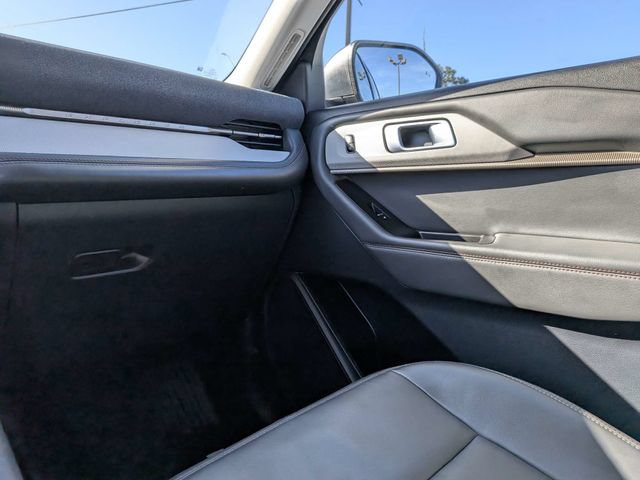 Used 2025 Ford Explorer Active w/ Active Comfort Package RWD image 17
