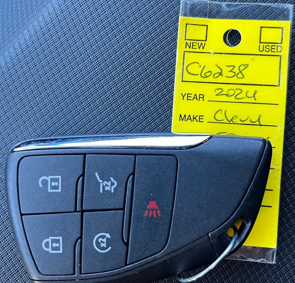 Certified 2024 Chevrolet Equinox EV LT FWD image 22