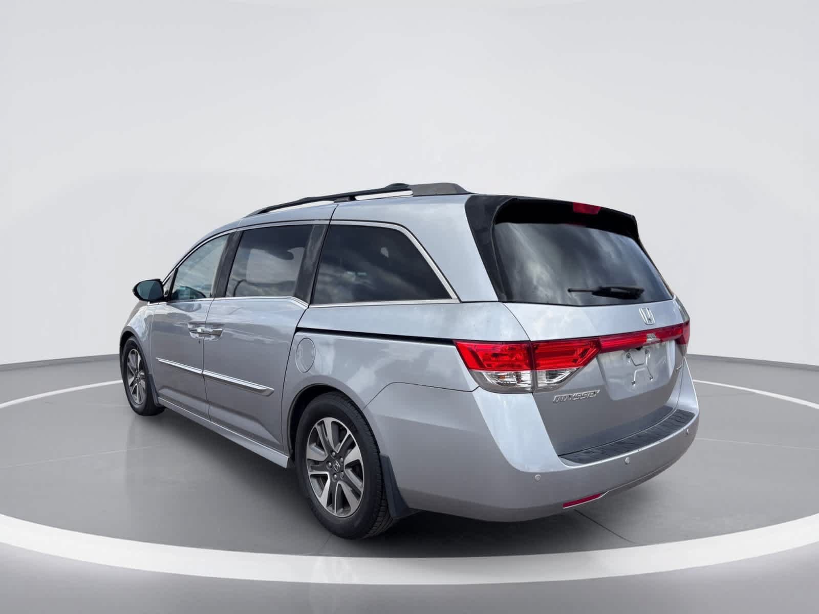 Used 2016 Honda Odyssey Touring Elite image 4