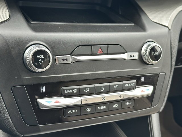 Used 2020 Ford Explorer XLT image 16