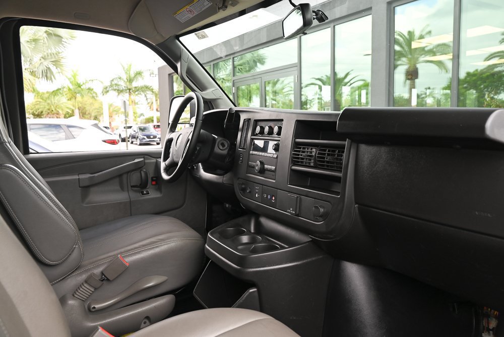Used 2022 GMC Savana 3500 Extended w/ Driver Convenience Package RWD image 18