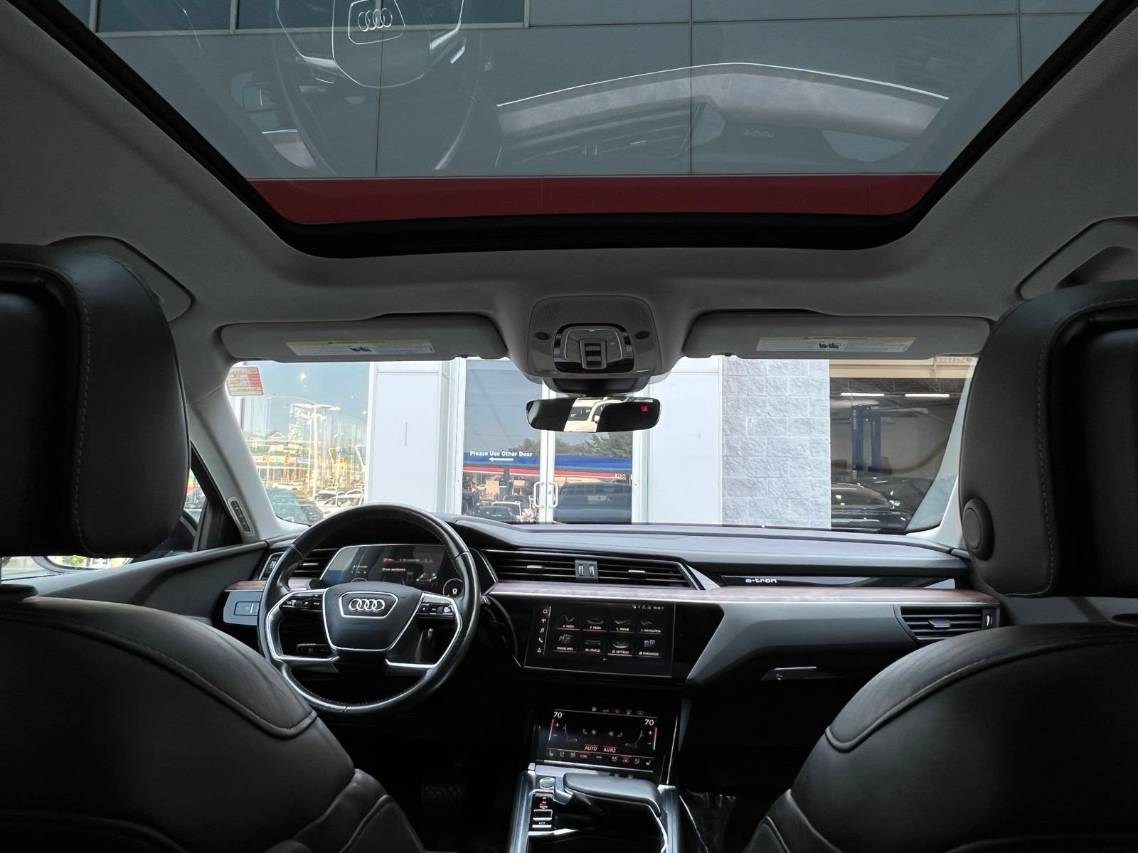 Used 2019 Audi e-tron Prestige w/ Prestige Package AWD/4WD image 34