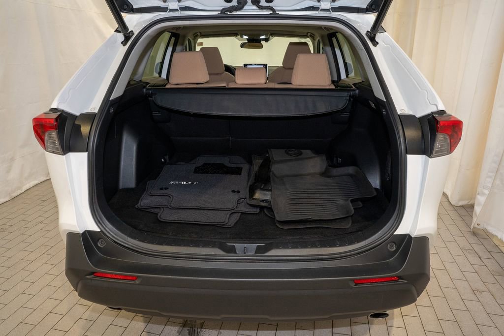 Used 2021 Toyota RAV4 XLE image 6