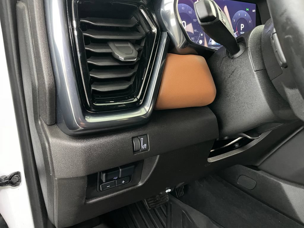 Certified 2024 GMC Canyon AT4 w/ AT4 Premium Package AWD/4WD image 30