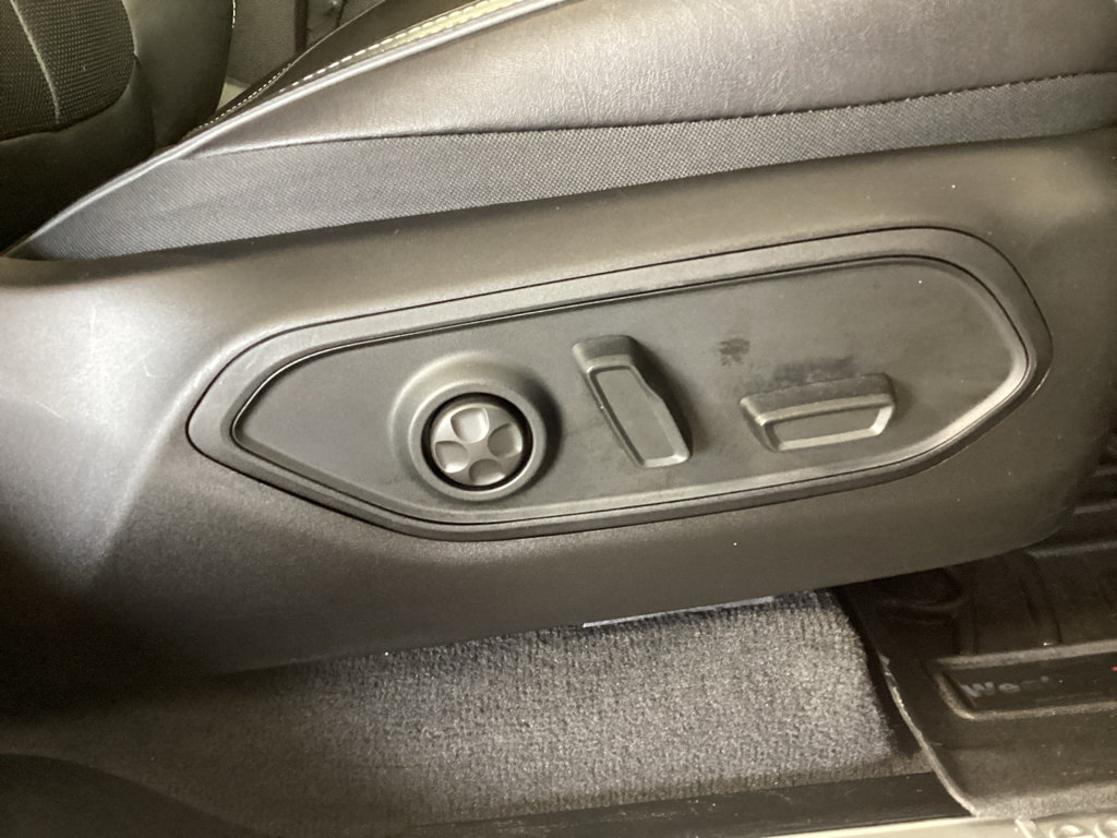 Used 2023 Jeep Grand Cherokee Overland AWD/4WD image 34